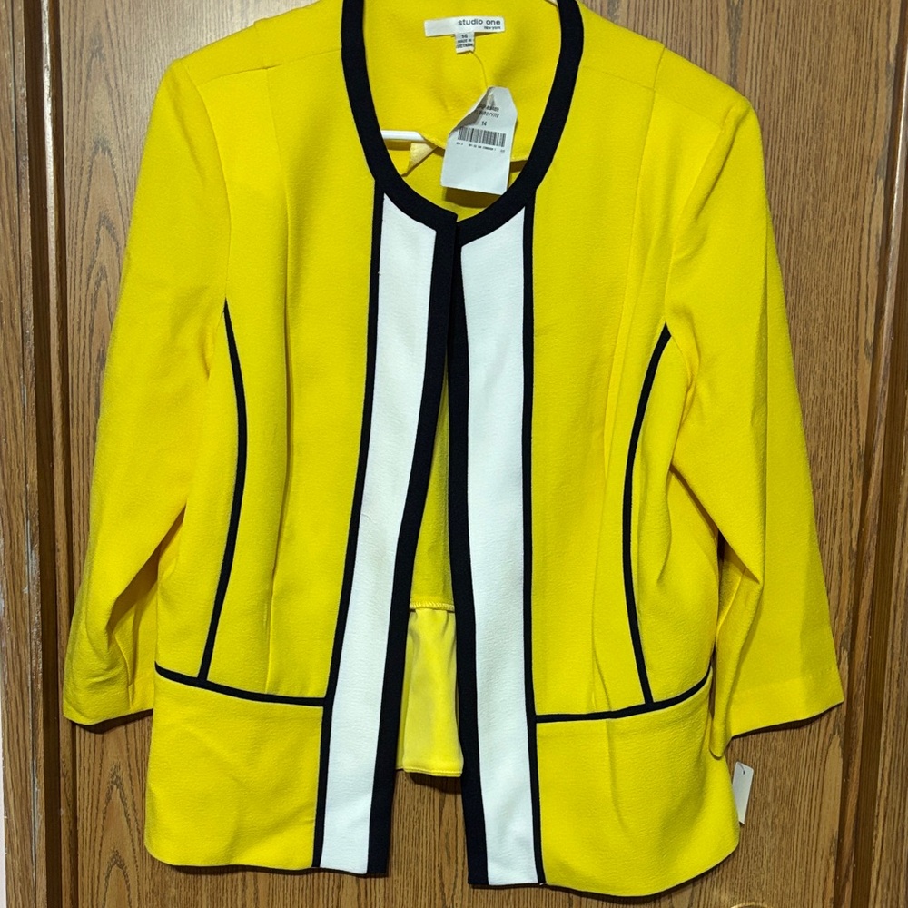 Vibrant Yellow and Black Open-Front Blazer